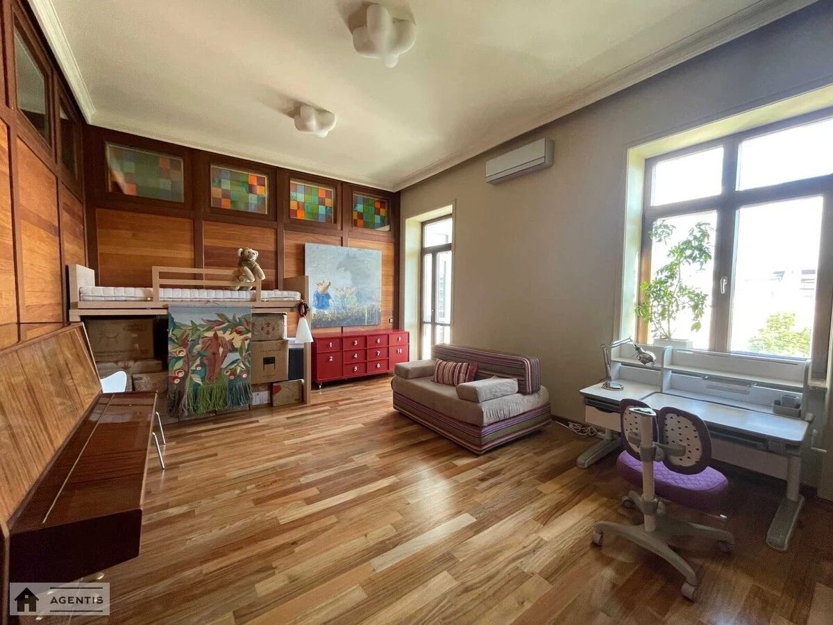Apartment for rent. 4 rooms, 130 m², 4th floor/5 floors. 2, Georgiyivskiy 2, Kyiv. 