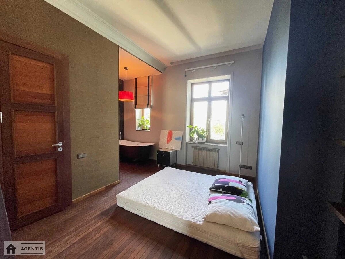 Apartment for rent. 4 rooms, 130 m², 4th floor/5 floors. 2, Georgiyivskiy 2, Kyiv. 