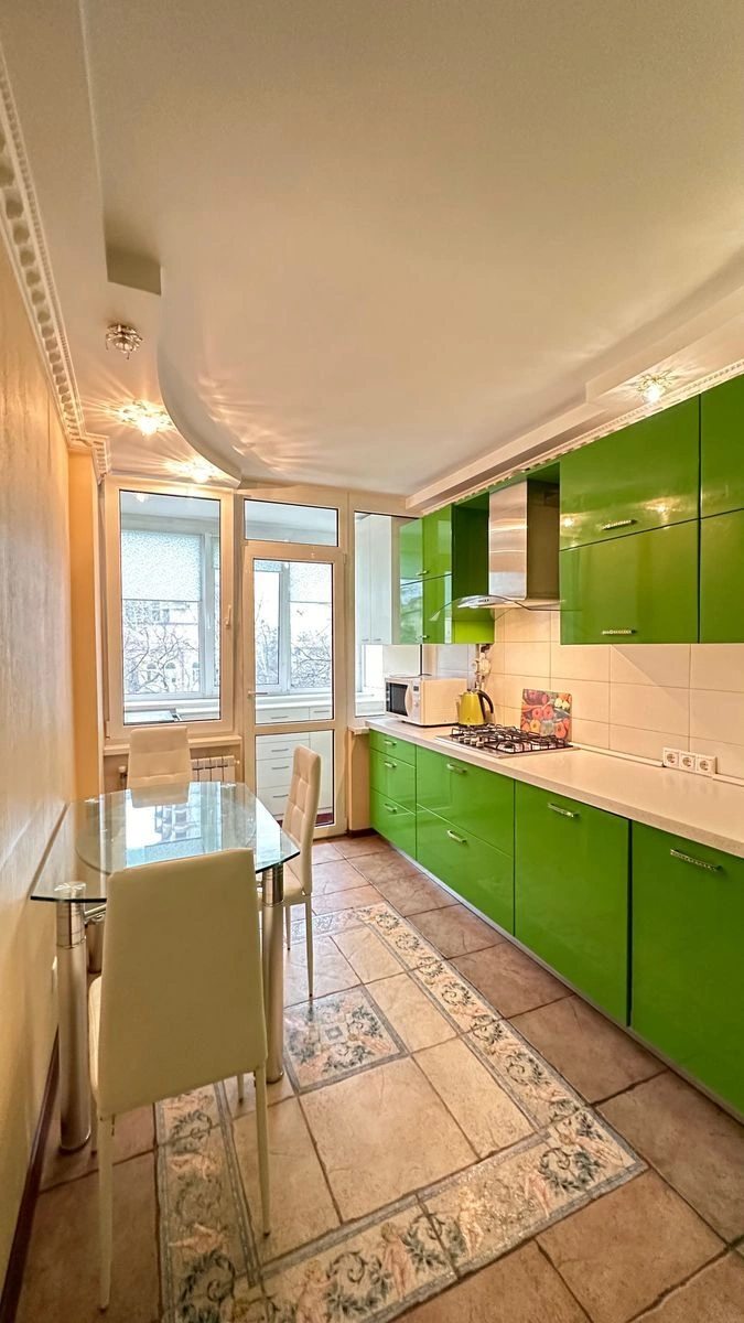 Apartment for rent. 1 room, 50 m², 5th floor/9 floors. 30, Ivana Franka vul., Kyiv. 