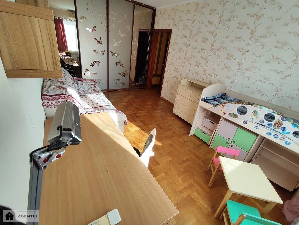 Сдам квартиру. 1 room, 42 m², 4th floor/23 floors. Милославская, Киев. 