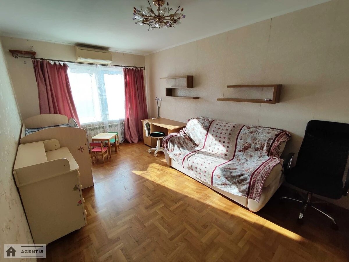 Apartment for rent. 1 room, 42 m², 4th floor/23 floors. Miloslavska, Kyiv. 