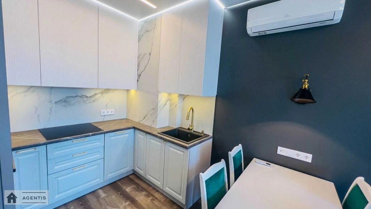 Apartment for rent. 1 room, 41 m², 7th floor/12 floors. Lvivska, Kyiv. 