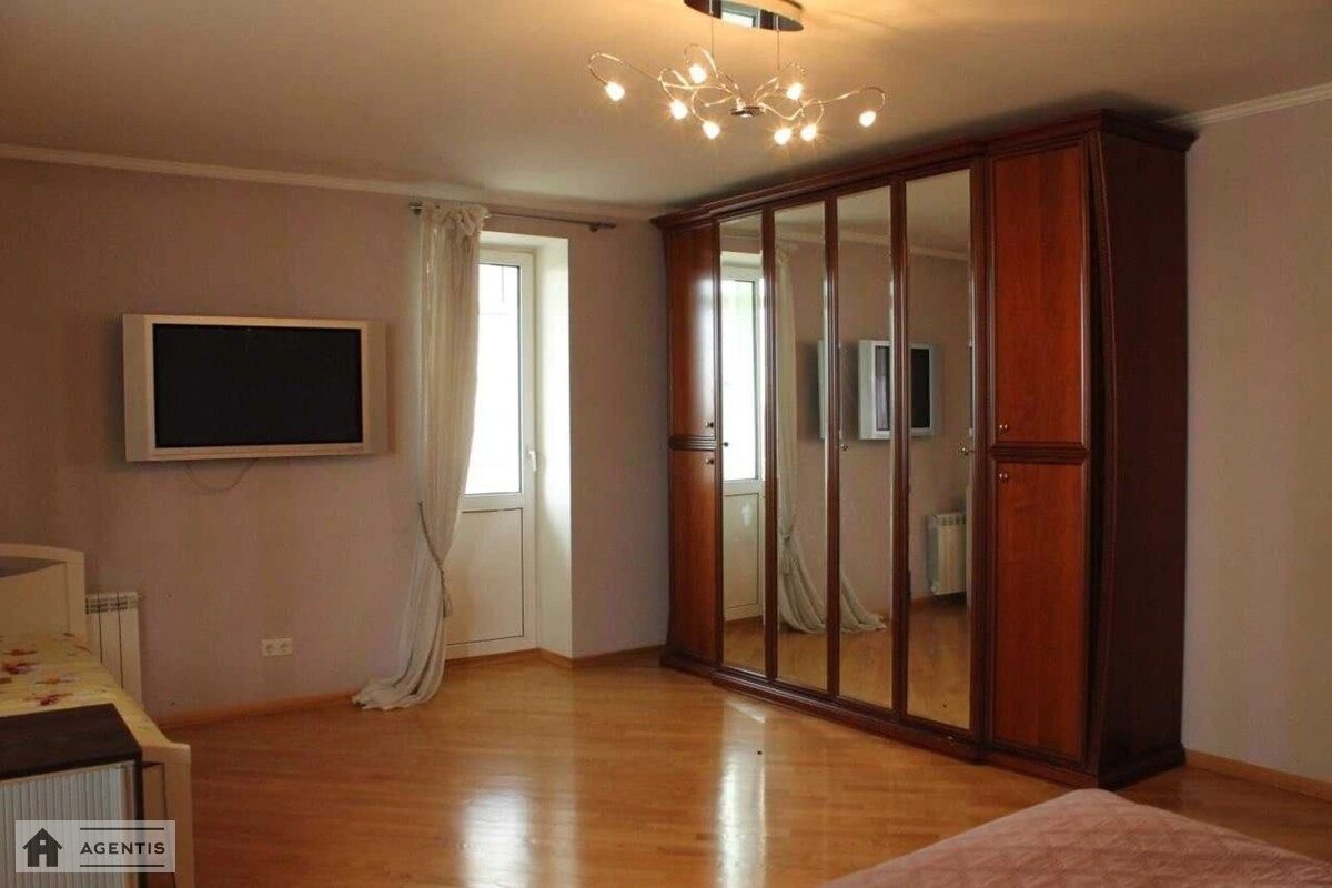 Apartment for rent. 3 rooms, 138 m², 7th floor/16 floors. Milchakova-nestayka , Kyiv. 