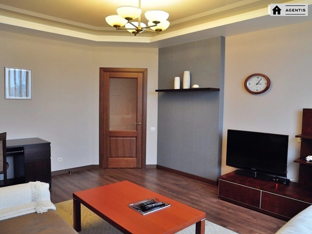 Apartment for rent. 2 rooms, 82 m², 19 floor/23 floors. 30, Golosiyivskiy 30, Kyiv. 
