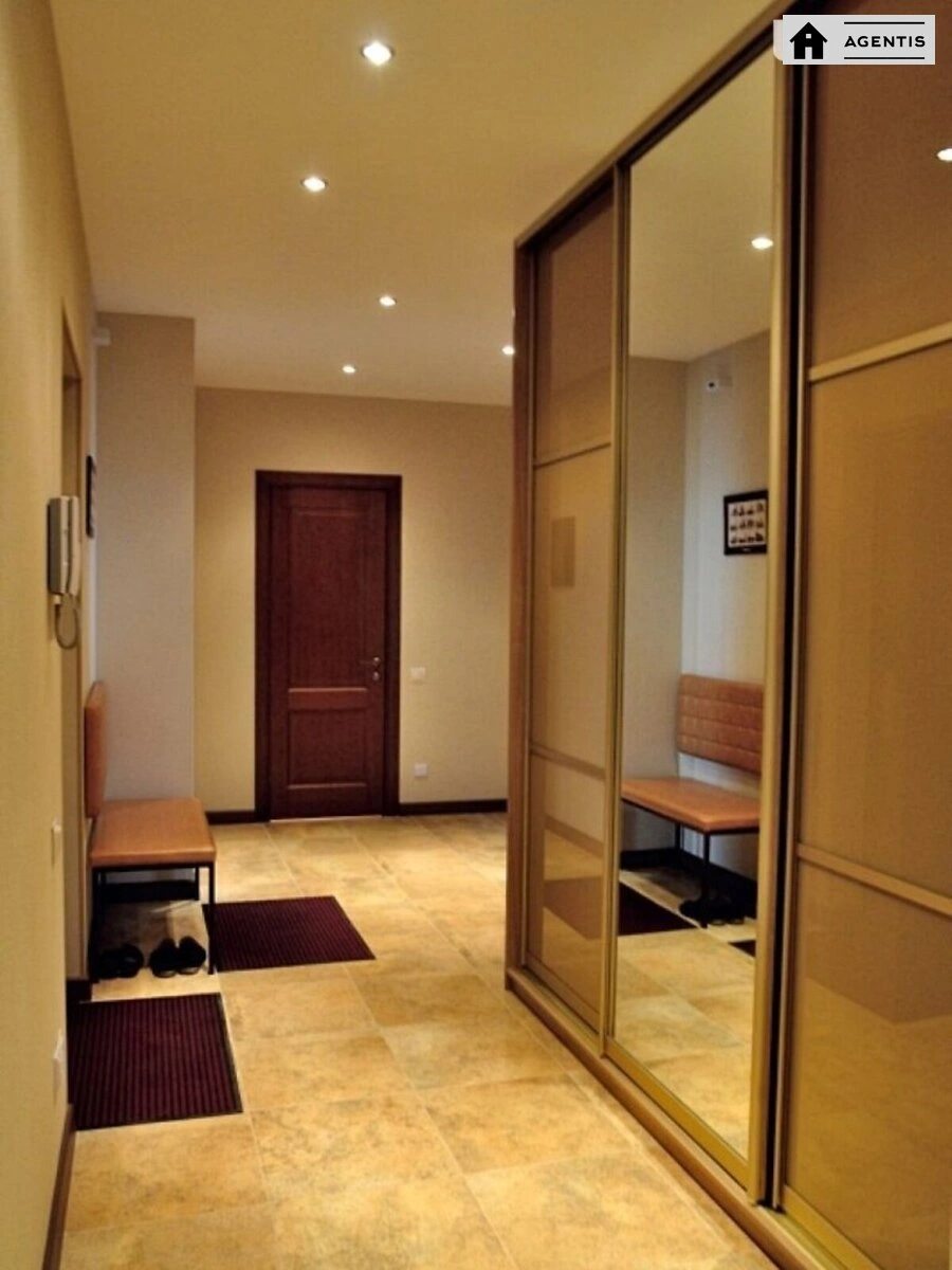 Apartment for rent. 2 rooms, 82 m², 19 floor/23 floors. 30, Golosiyivskiy 30, Kyiv. 