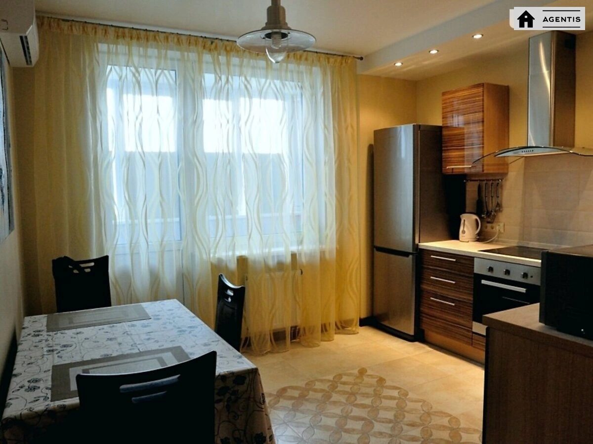 Apartment for rent. 2 rooms, 82 m², 19 floor/23 floors. 30, Golosiyivskiy 30, Kyiv. 