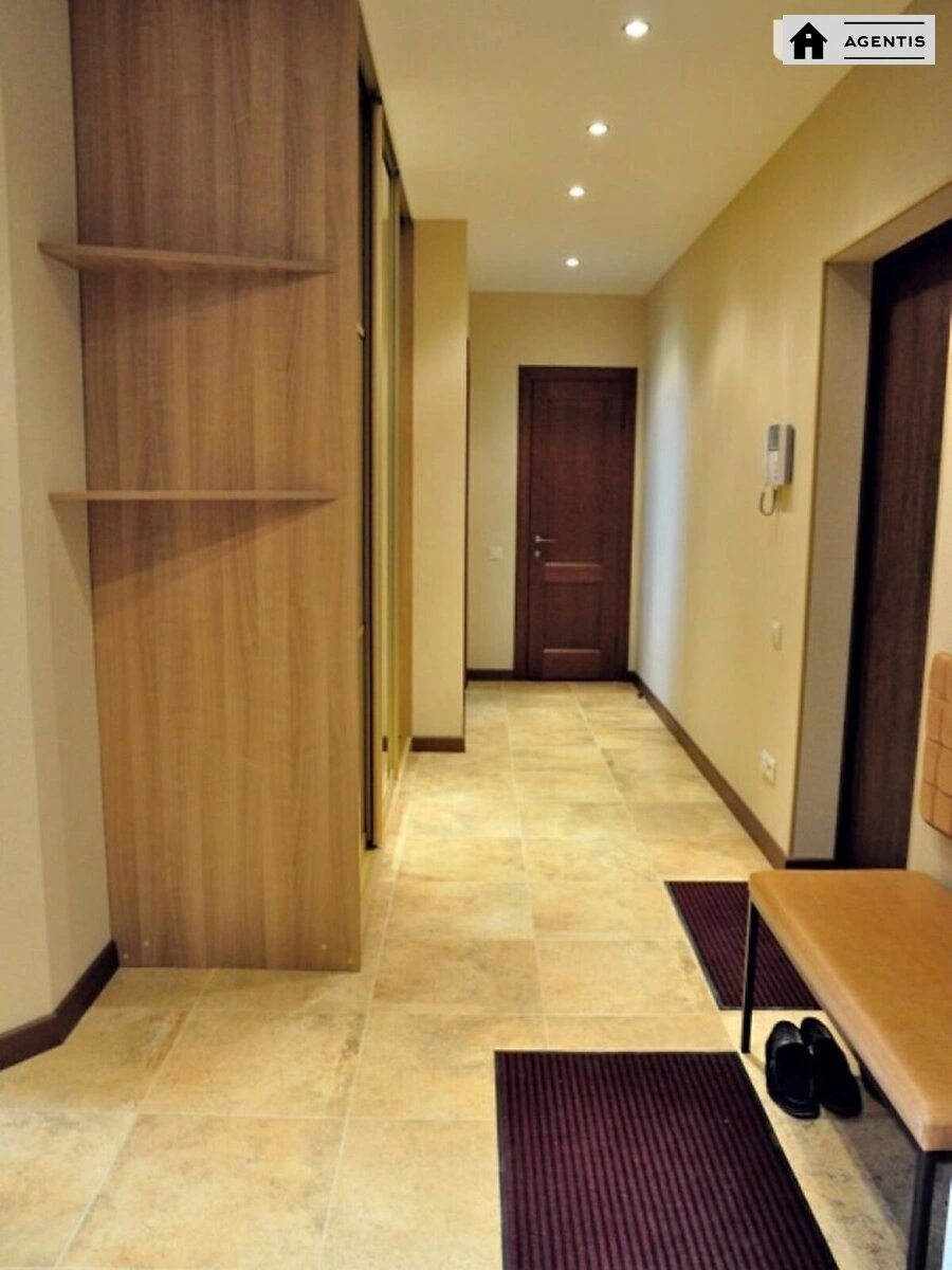 Apartment for rent. 2 rooms, 82 m², 19 floor/23 floors. 30, Golosiyivskiy 30, Kyiv. 