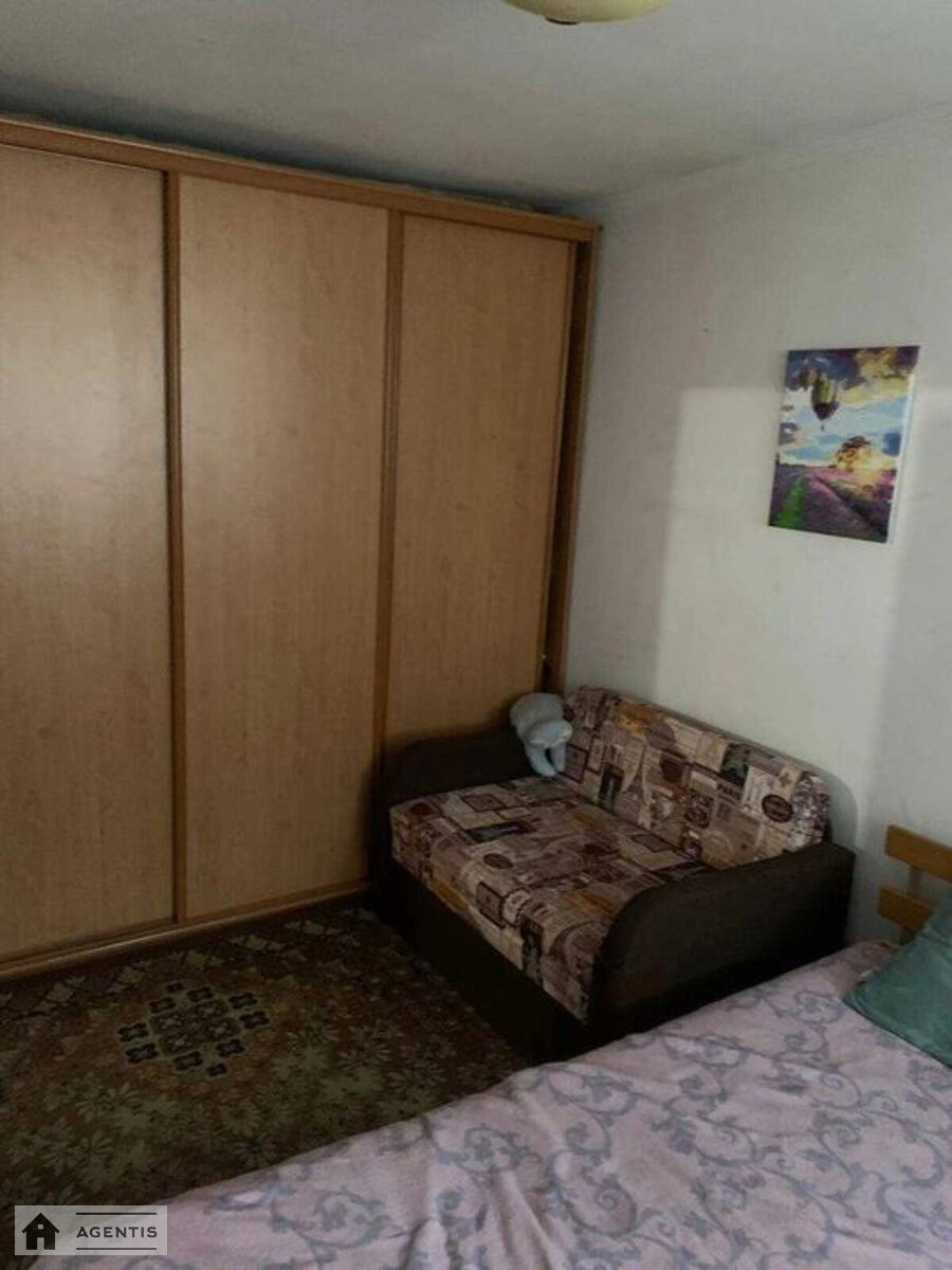 Apartment for rent. 2 rooms, 50 m², 1st floor/9 floors. 4, Volodymyra Sosyury vul., Kyiv. 