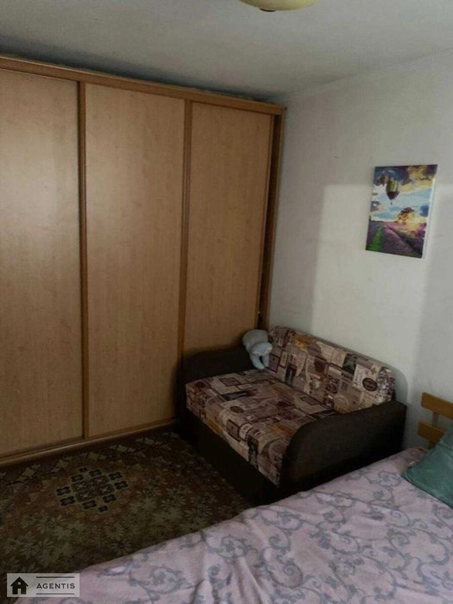 Здам квартиру. 2 rooms, 50 m², 1st floor/9 floors. 4, Володимира Сосюри вул., Київ. 