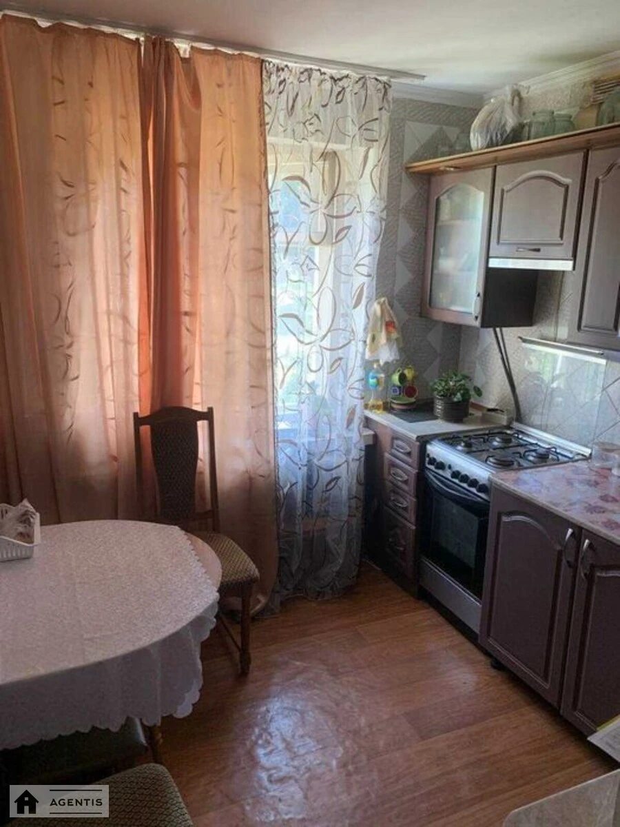 Apartment for rent. 2 rooms, 50 m², 1st floor/9 floors. 4, Volodymyra Sosyury vul., Kyiv. 