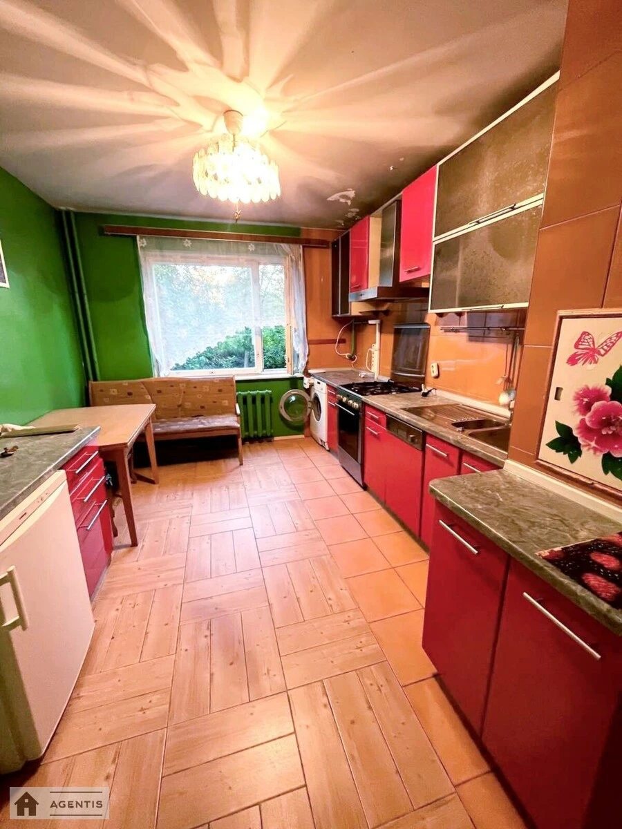 Apartment for rent. 3 rooms, 78 m², 1st floor/10 floors. Sevastopolska, Kyiv. 