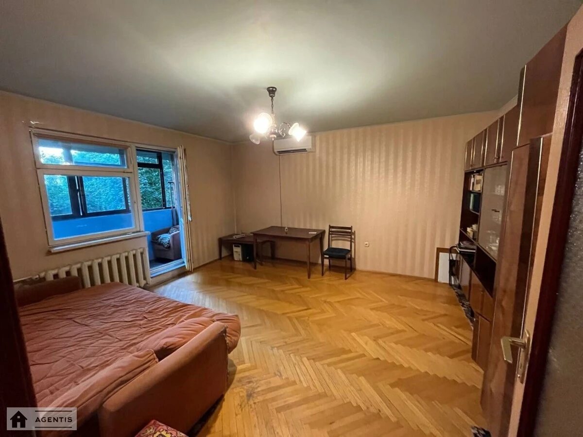 Apartment for rent. 3 rooms, 78 m², 1st floor/10 floors. Sevastopolska, Kyiv. 