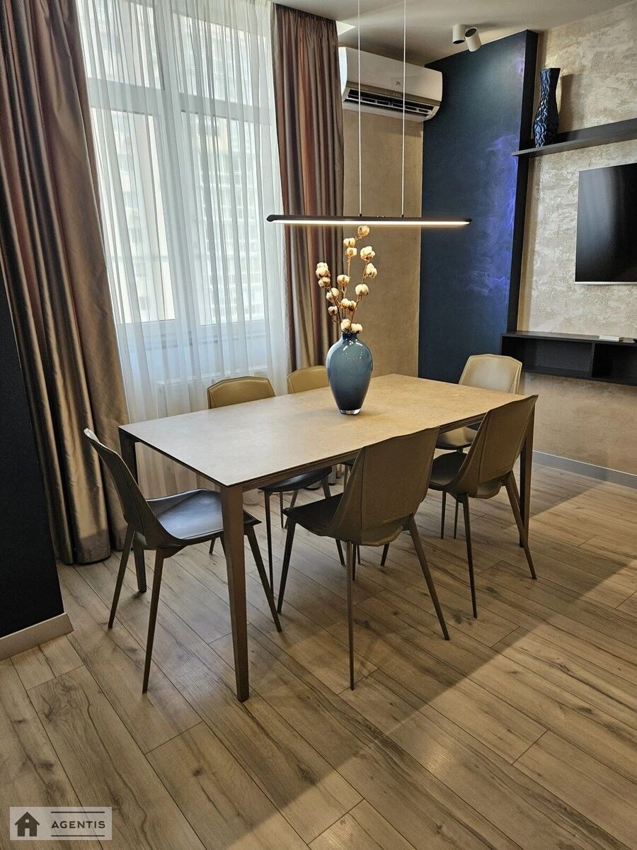 Apartment for rent. 3 rooms, 95 m², 19 floor/26 floors. Voskresenska, Kyiv. 