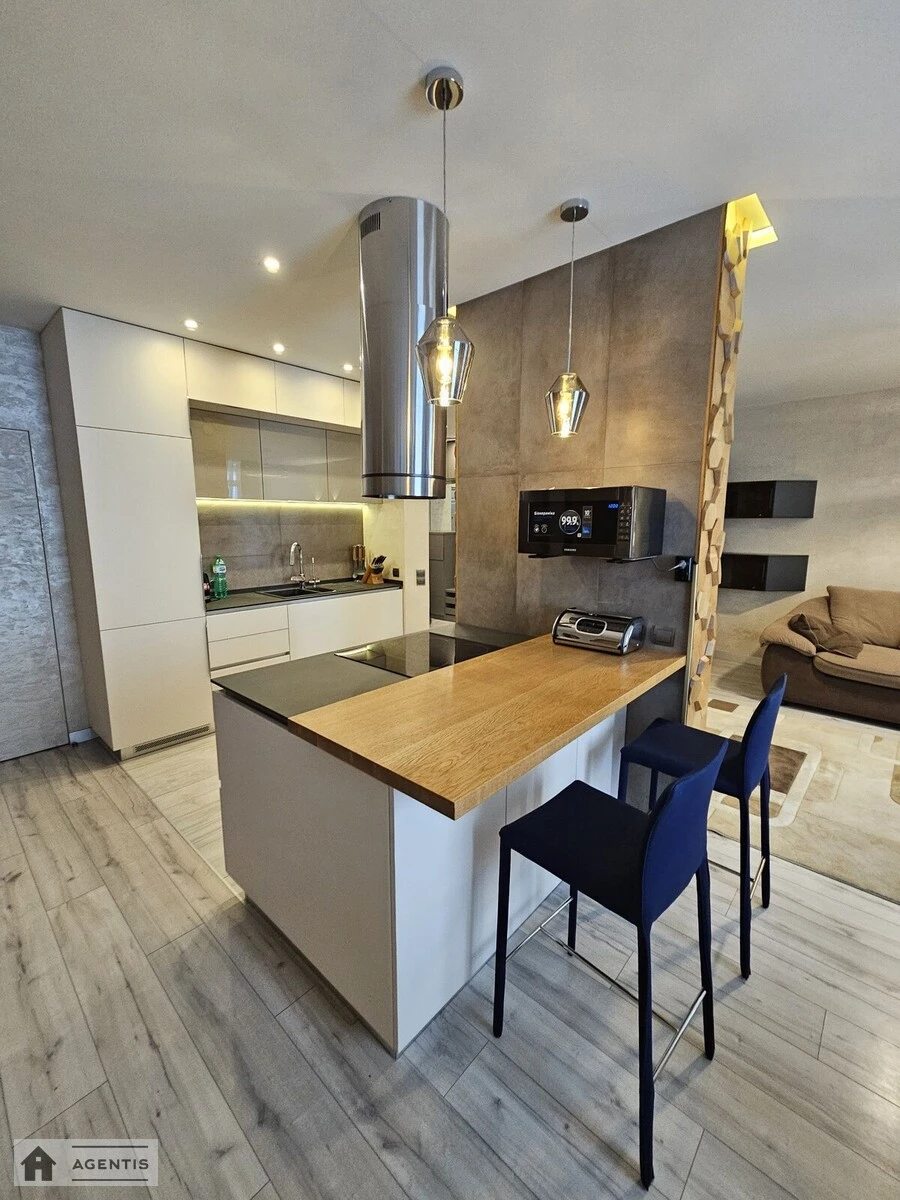 Apartment for rent. 3 rooms, 95 m², 19 floor/26 floors. Voskresenska, Kyiv. 