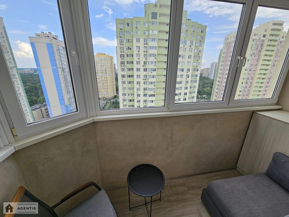 Apartment for rent. 3 rooms, 95 m², 19 floor/26 floors. Voskresenska, Kyiv. 