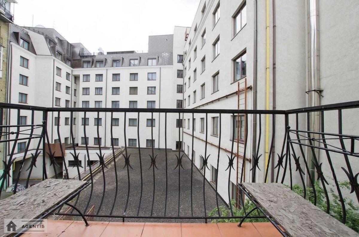 Сдам квартиру. 2 rooms, 42 m², 3rd floor/5 floors. 25, Рейтарская 25, Киев. 