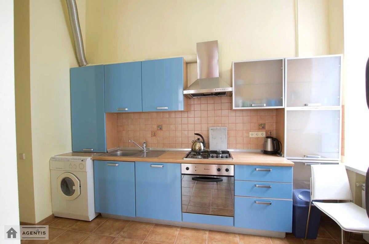 Apartment for rent. 2 rooms, 42 m², 3rd floor/5 floors. 25, Reytarska 25, Kyiv. 