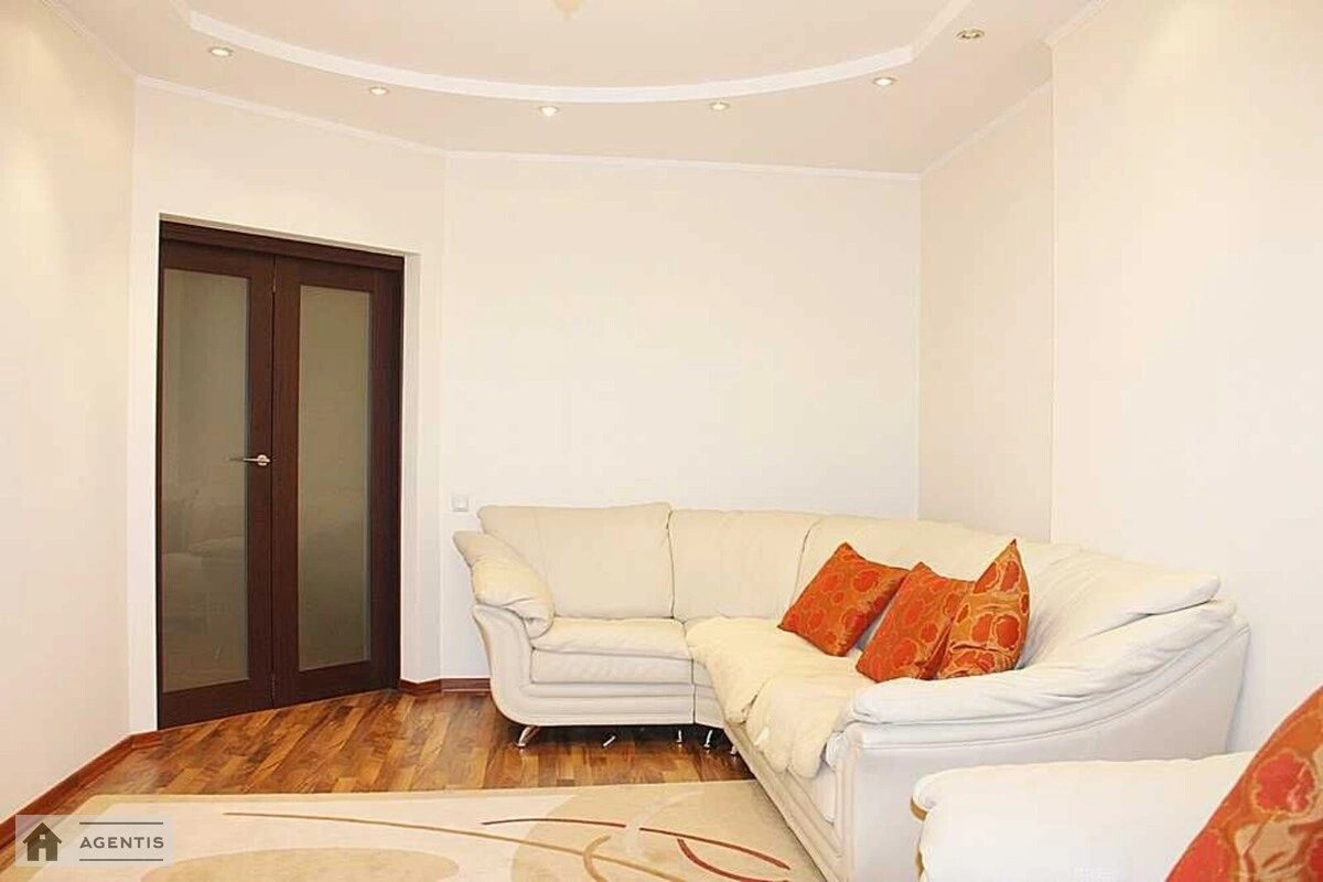 Apartment for rent. 2 rooms, 77 m², 13 floor/16 floors. 39, Myropilska 39, Kyiv. 