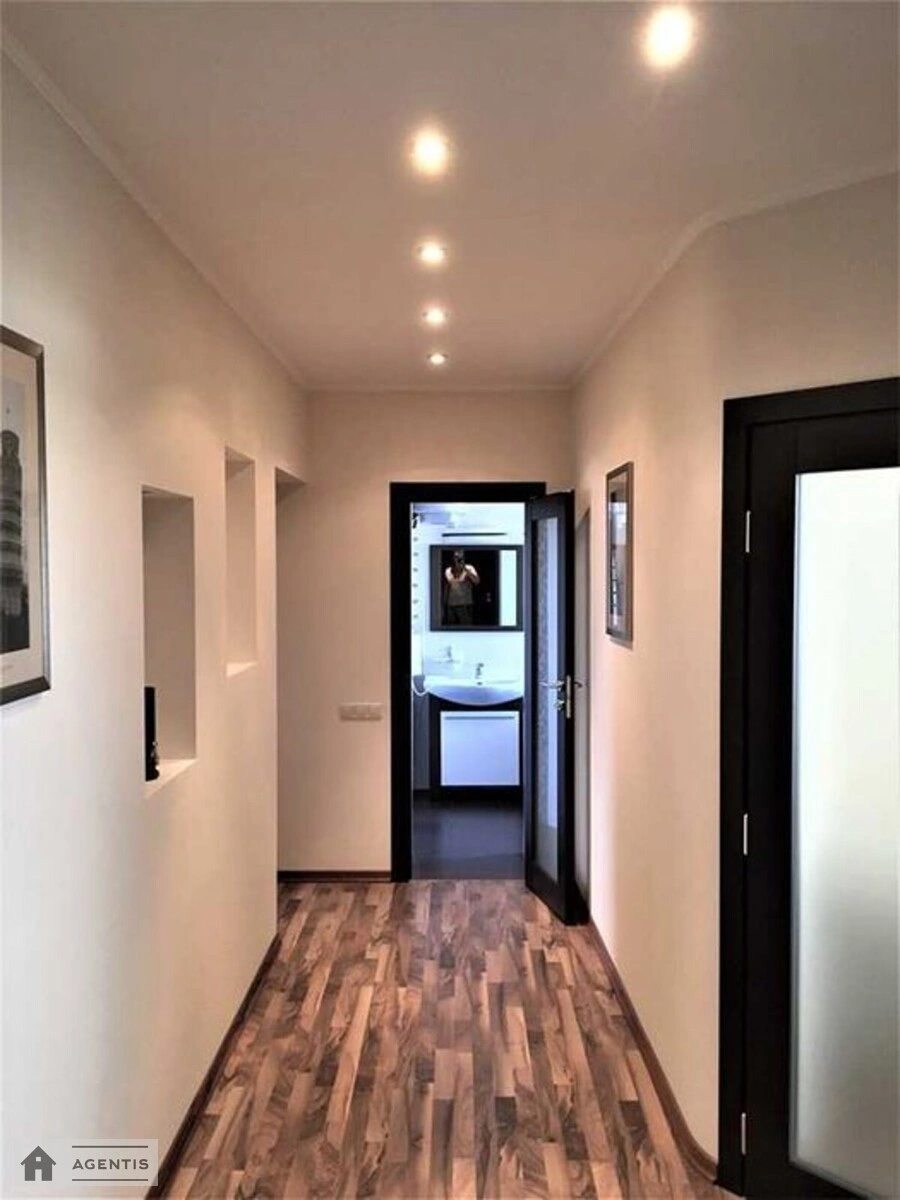 Apartment for rent. 2 rooms, 77 m², 13 floor/16 floors. 39, Myropilska 39, Kyiv. 