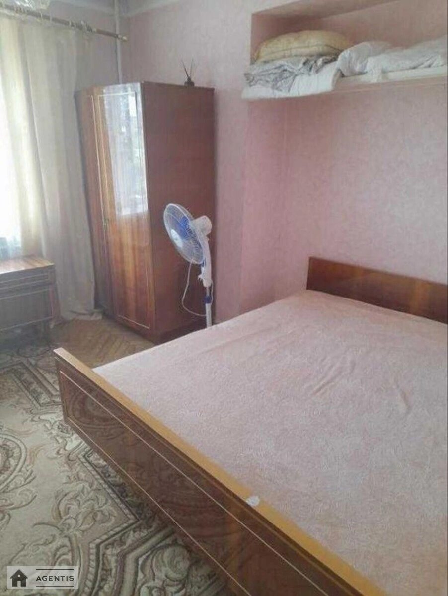 Сдам квартиру. 3 rooms, 60 m², 7th floor/7 floors. 118, Кирилівська вул. (Фрунзе), Киев. 