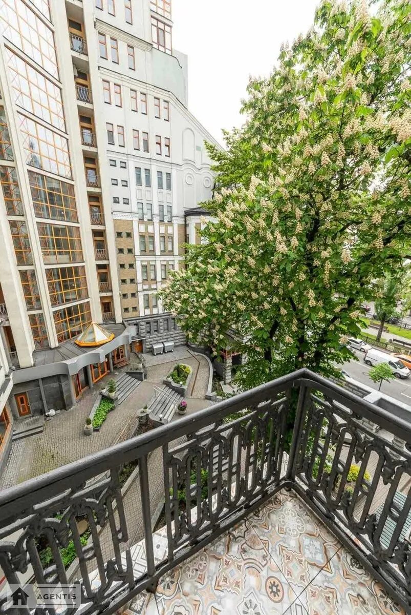 Здам квартиру. 3 rooms, 75 m², 5th floor/5 floors. 28, Євгена Чикаленка вул. (Пушкінська), Київ. 