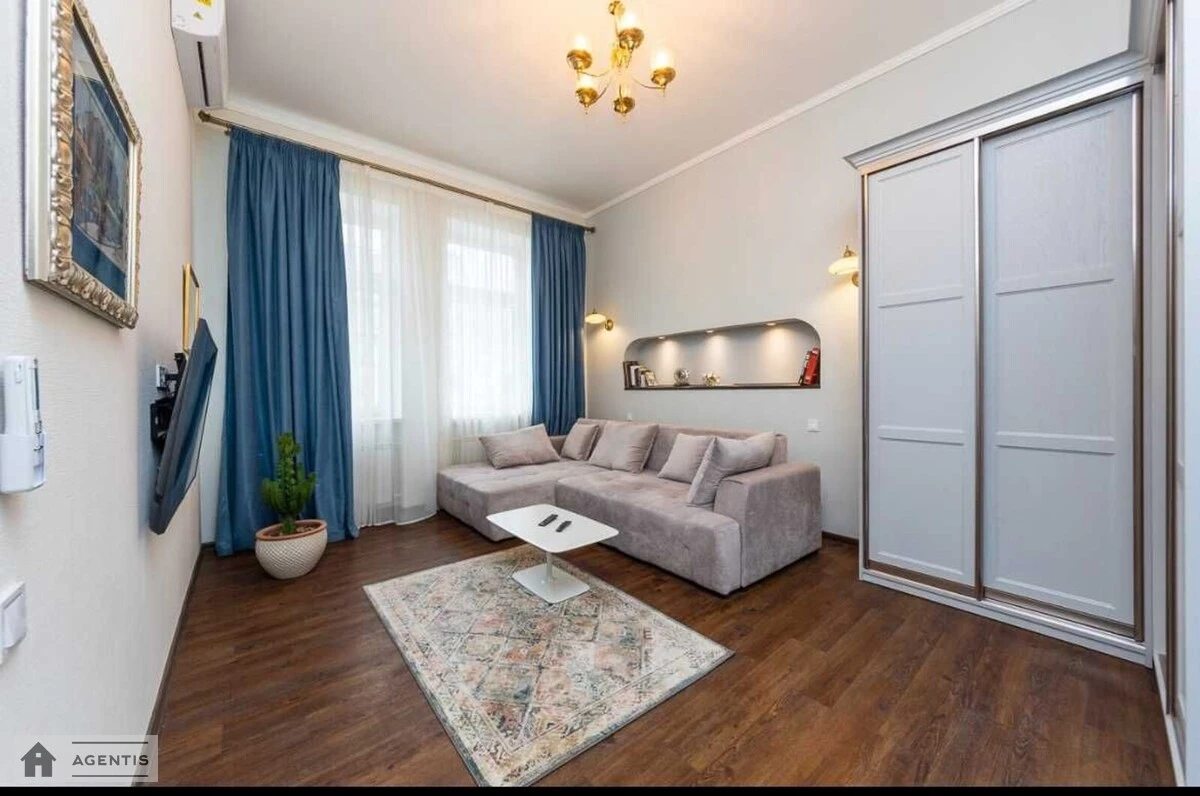 Apartment for rent. 3 rooms, 75 m², 5th floor/5 floors. 28, Yevhena Chykalenka vul. Pushkinska, Kyiv. 