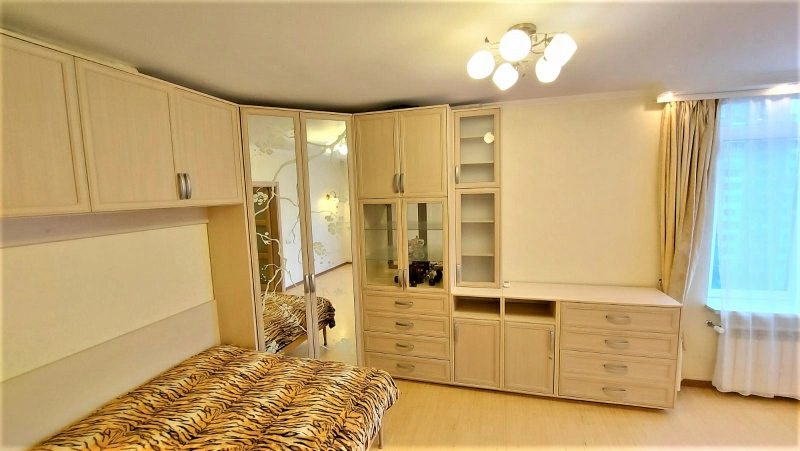 Apartments for sale. 1 room, 48 m², 8th floor/25 floors. 33, Osinnya 33, Kyiv. 