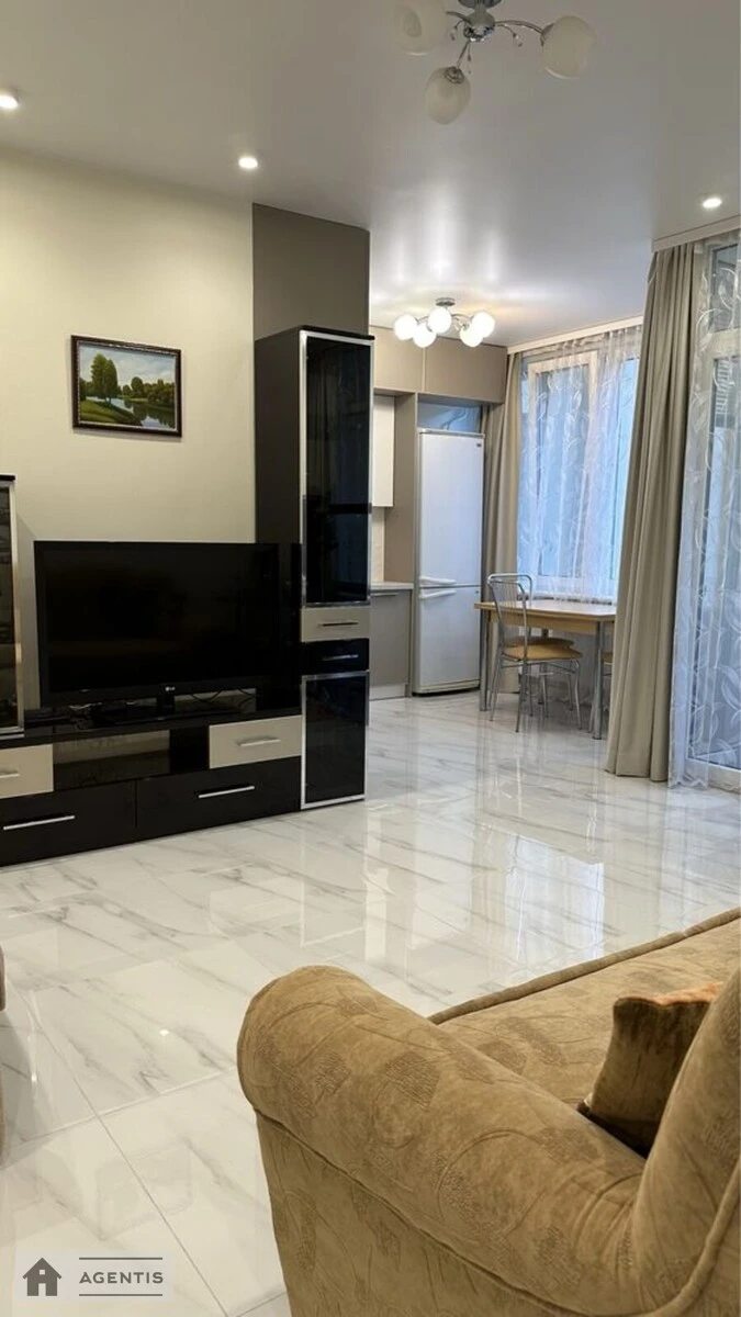 Apartment for rent. 2 rooms, 50 m², 3rd floor/12 floors. 51, Volodymyrivska vul., Kyiv. 