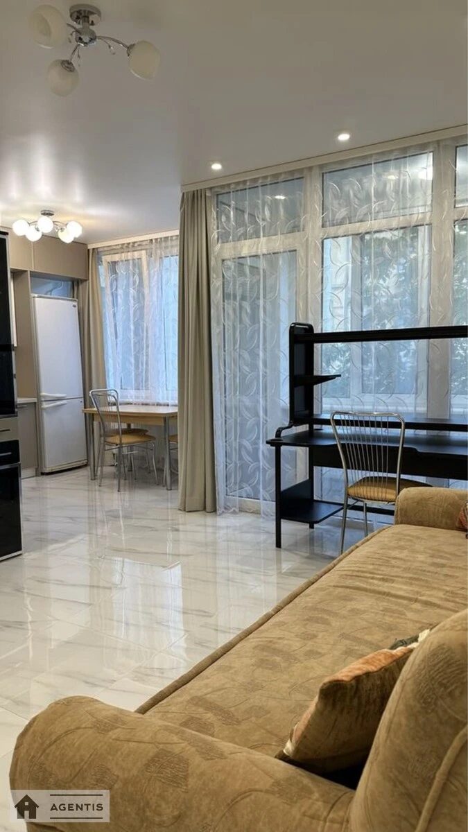 Apartment for rent. 2 rooms, 50 m², 3rd floor/12 floors. 51, Volodymyrivska vul., Kyiv. 