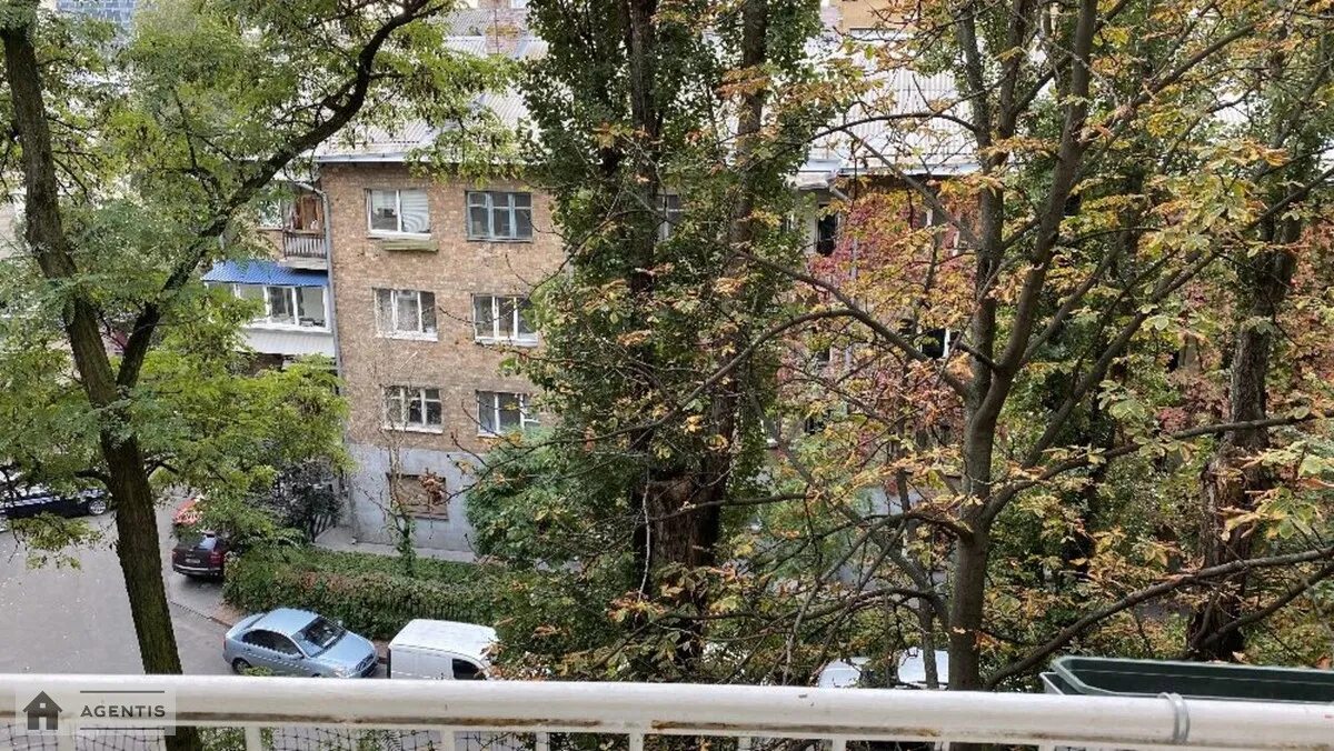 Сдам квартиру. 2 rooms, 52 m², 3rd floor/5 floors. Дарвина, Киев. 