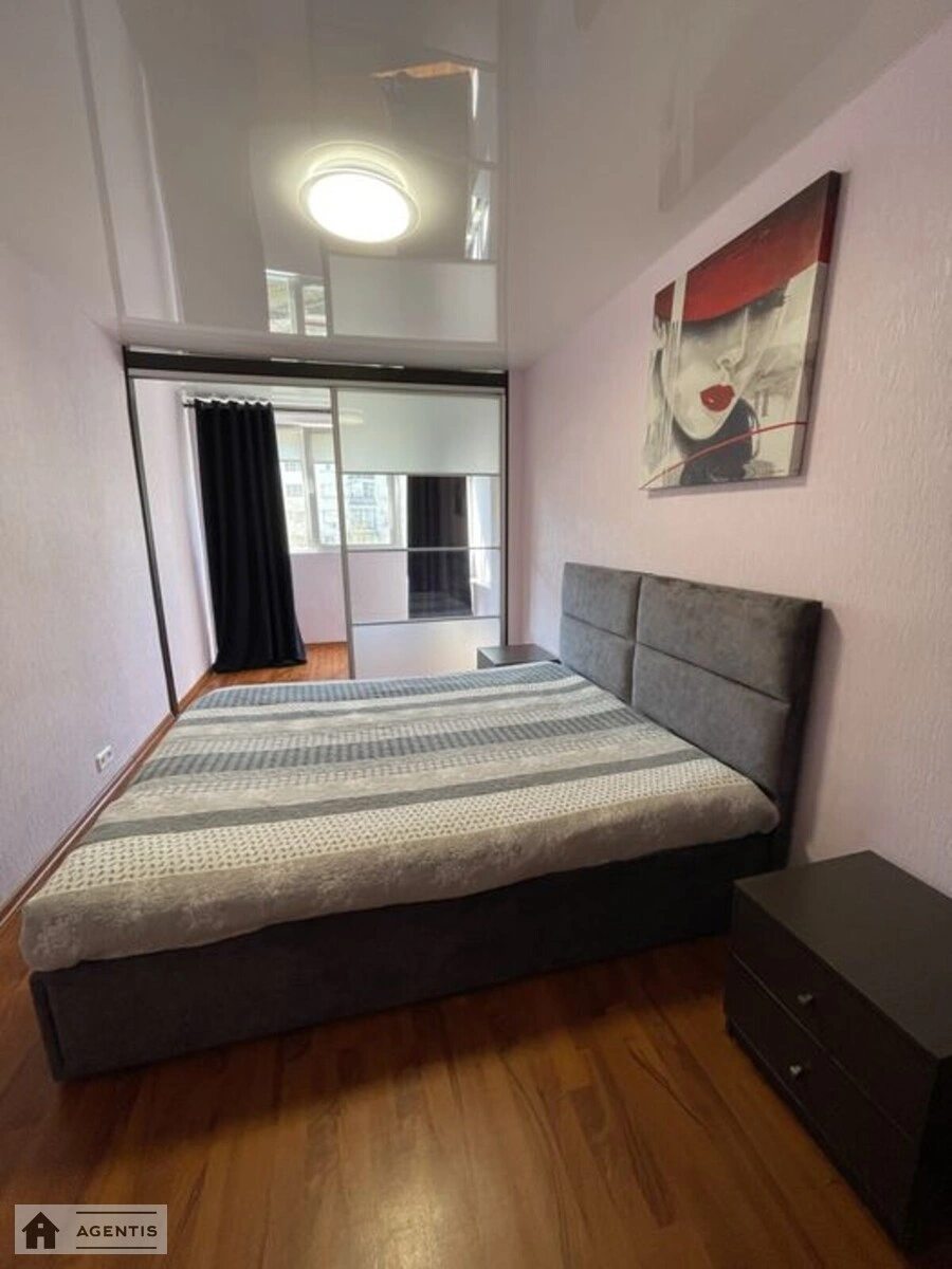 Сдам квартиру. 2 rooms, 65 m², 4th floor/8 floors. 3, Леси Украинки 3, Киев. 