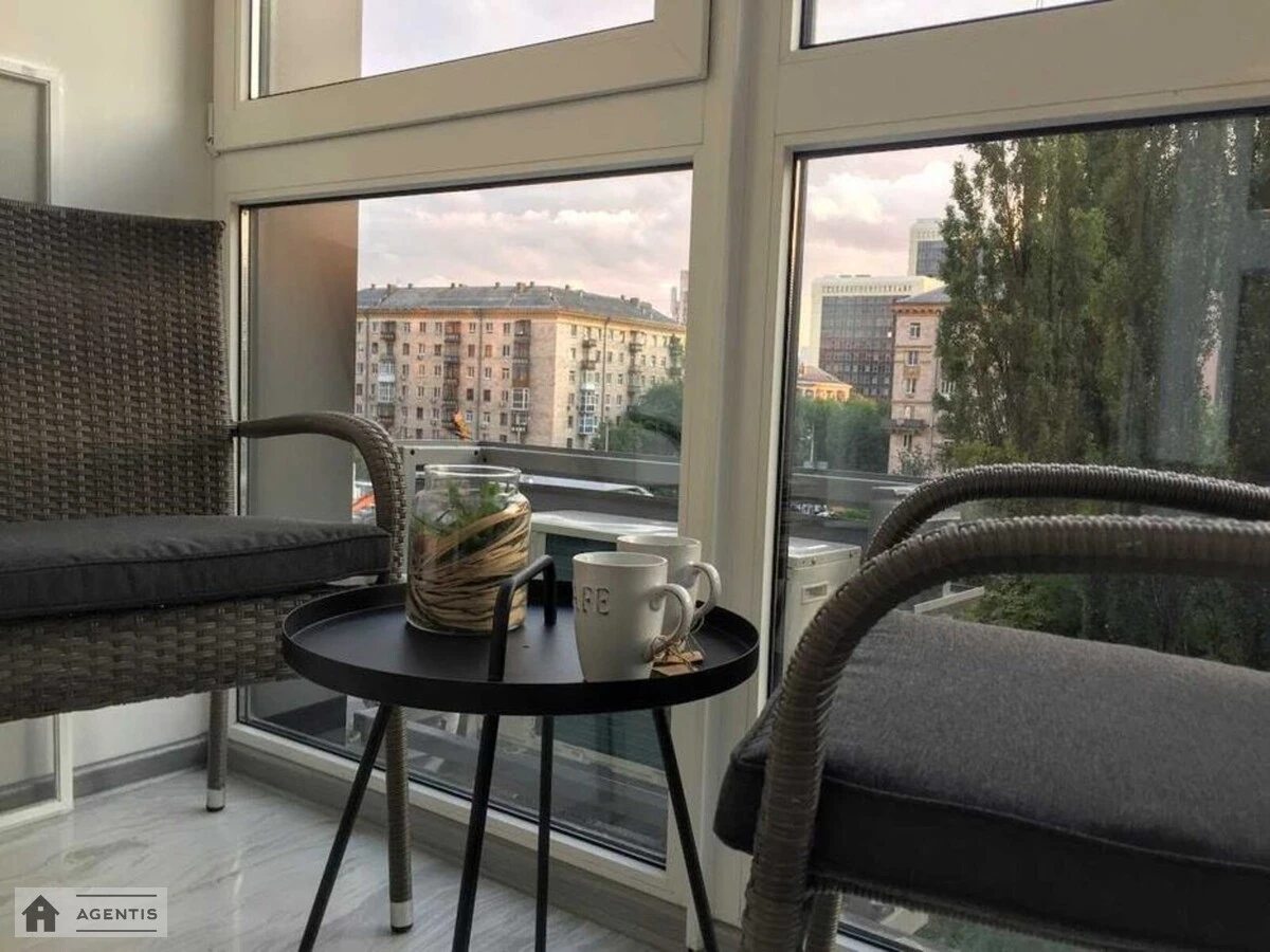 Сдам квартиру. 1 room, 45 m², 3rd floor/24 floors. Предславинская, Киев. 