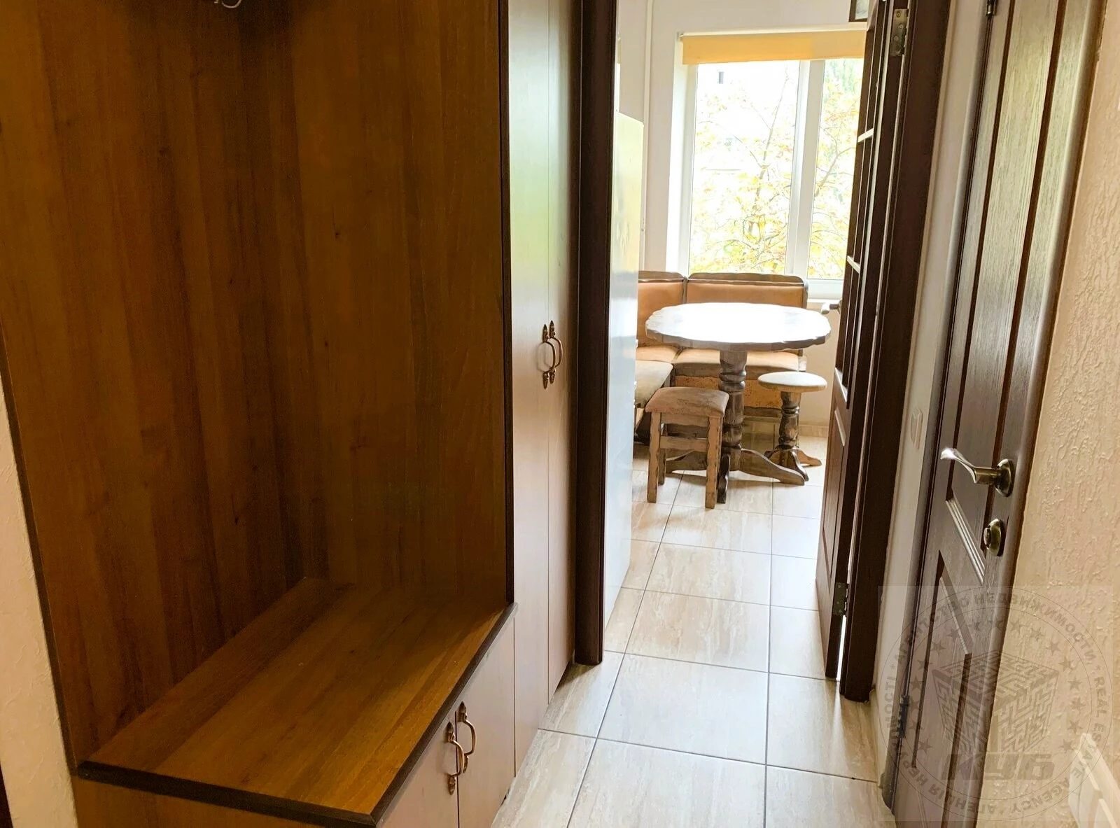 Apartments for sale. 1 room, 335 m², 6th floor/9 floors. 9, Pokotyla , Kyiv. 