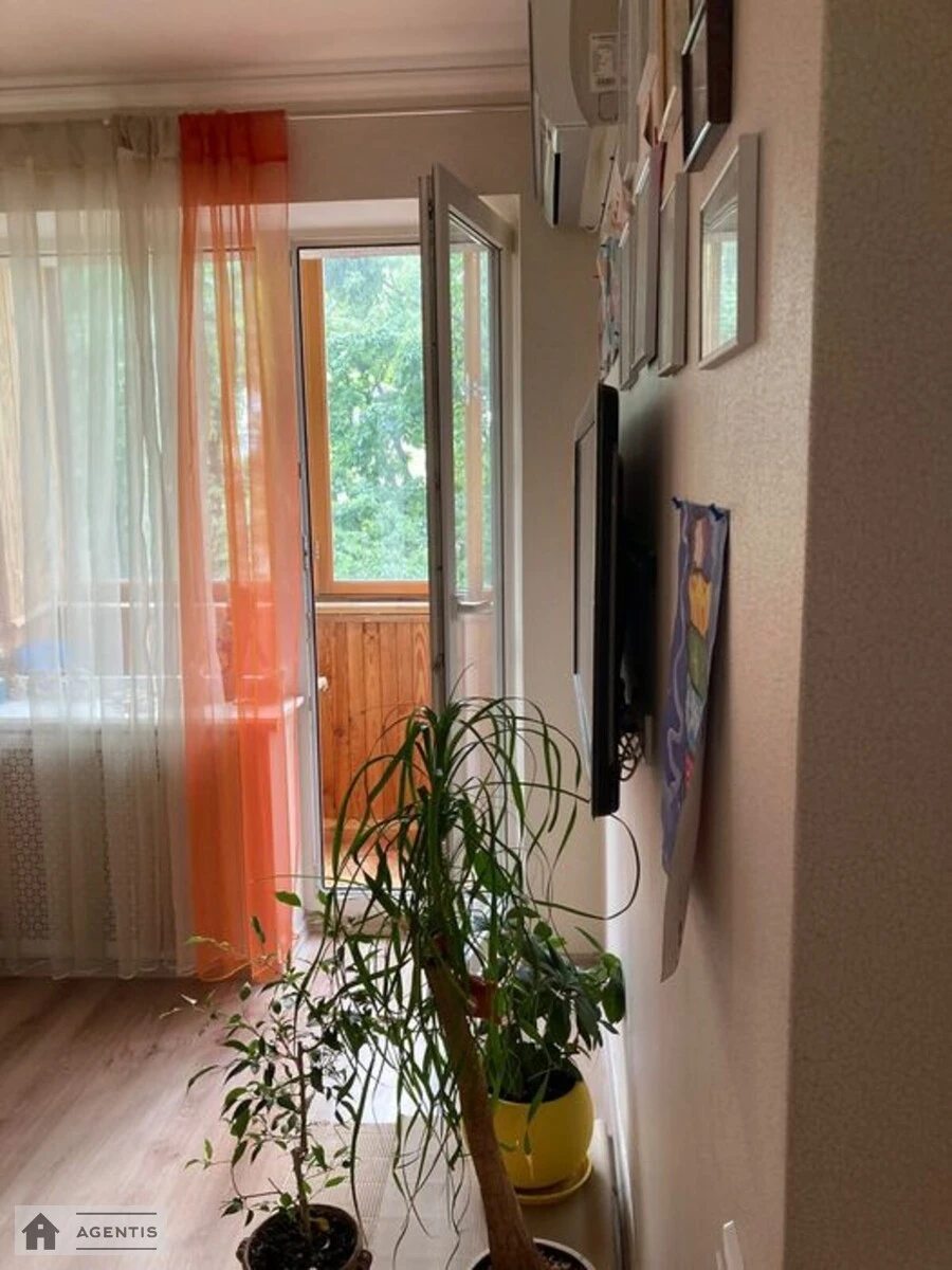 Сдам квартиру. 1 room, 24 m², 3rd floor/5 floors. Днепровский район, Киев. 