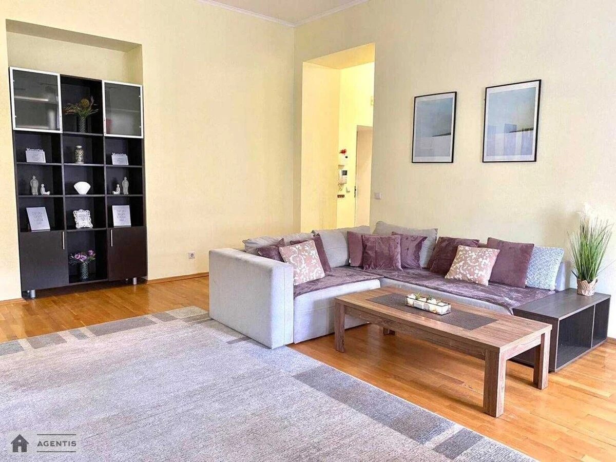 Apartment for rent. 3 rooms, 100 m², 5th floor/5 floors. 15, Hreschatyk 15, Kyiv. 