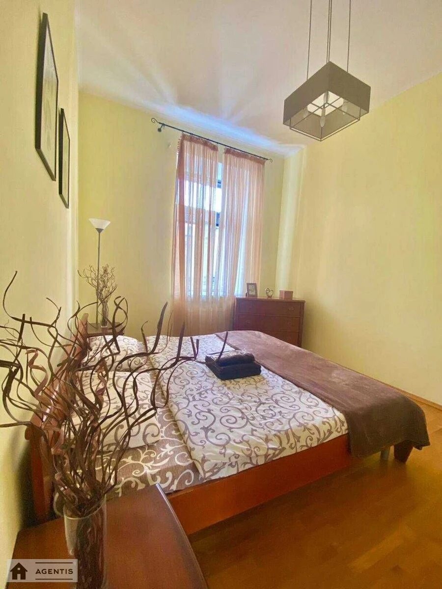 Сдам квартиру. 3 rooms, 100 m², 5th floor/5 floors. 15, Крещатик 15, Киев. 