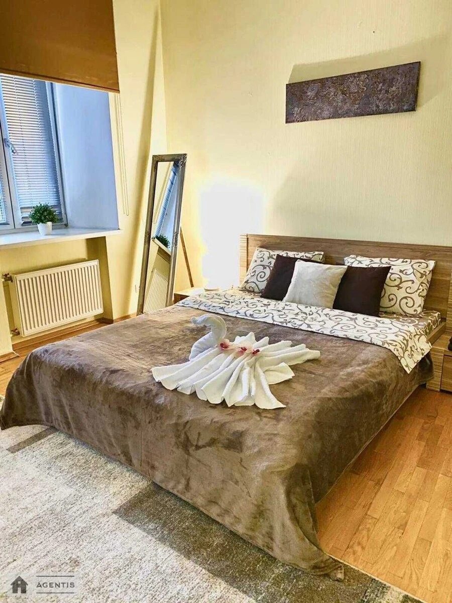 Сдам квартиру. 3 rooms, 100 m², 5th floor/5 floors. 15, Крещатик 15, Киев. 