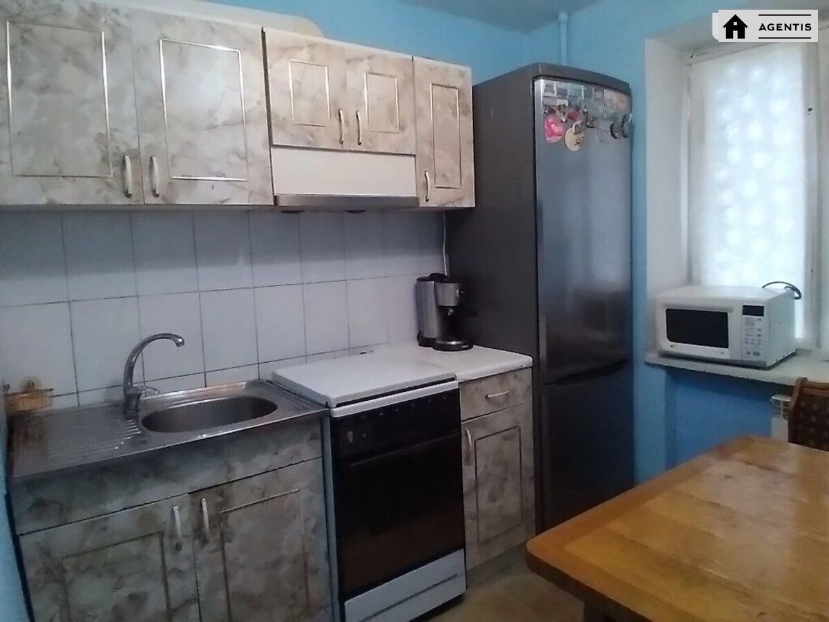 Сдам квартиру. 1 room, 30 m², 1st floor/5 floors. 18, Соборності просп. (Воззєднання), Киев. 