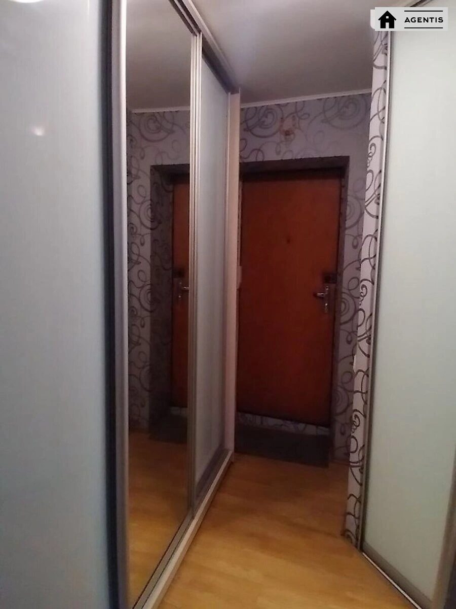 Здам квартиру. 1 room, 30 m², 1st floor/5 floors. 18, Соборності просп. (Воззєднання), Київ. 