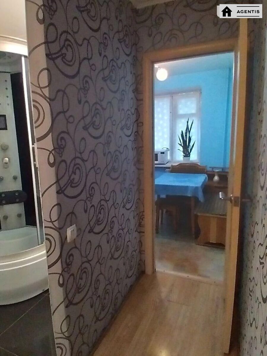 Apartment for rent. 1 room, 30 m², 1st floor/5 floors. 18, Sobornosti prosp. Vozzyednannya, Kyiv. 