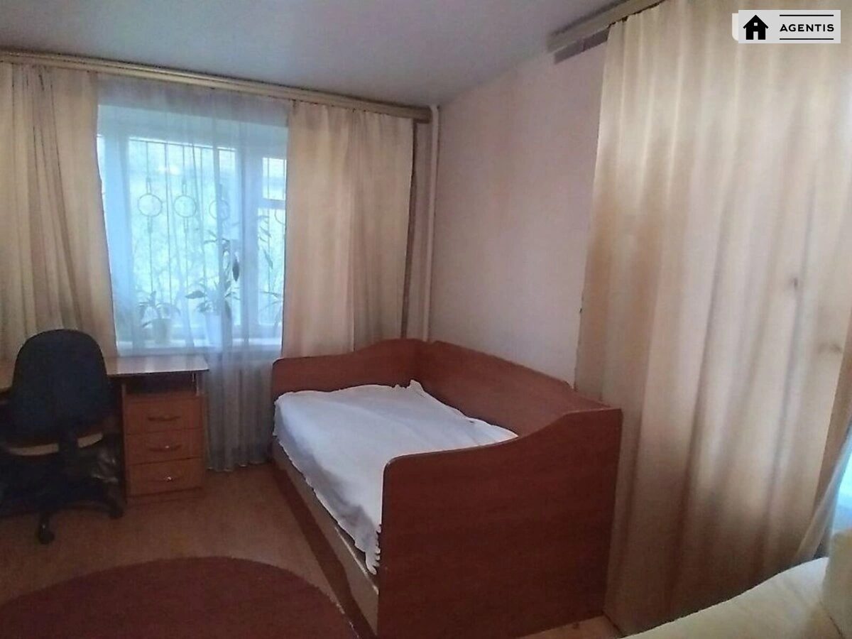 Сдам квартиру. 1 room, 30 m², 1st floor/5 floors. 18, Соборності просп. (Воззєднання), Киев. 