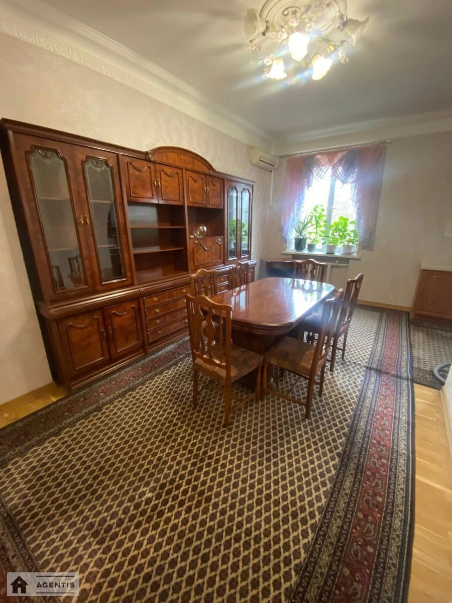 Apartment for rent. 2 rooms, 85 m², 3rd floor/5 floors. 118, Kyrylivska vul. Frunze, Kyiv. 