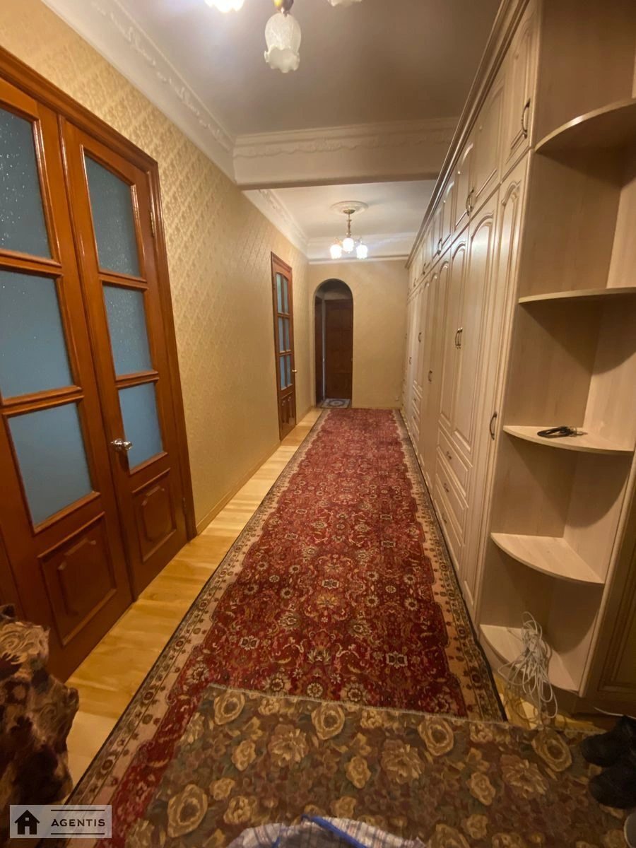 Apartment for rent. 2 rooms, 85 m², 3rd floor/5 floors. 118, Kyrylivska vul. Frunze, Kyiv. 