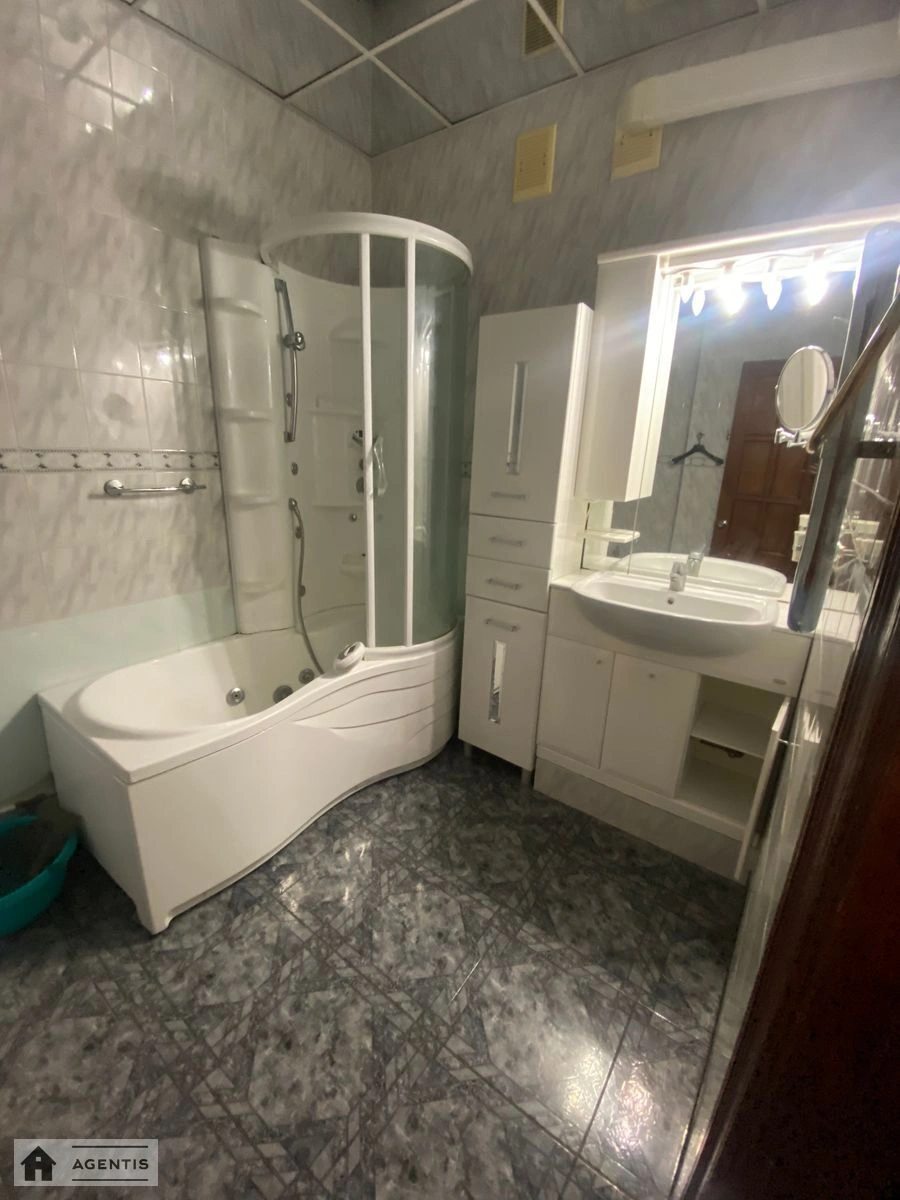 Сдам квартиру. 2 rooms, 85 m², 3rd floor/5 floors. 118, Кирилівська вул. (Фрунзе), Киев. 