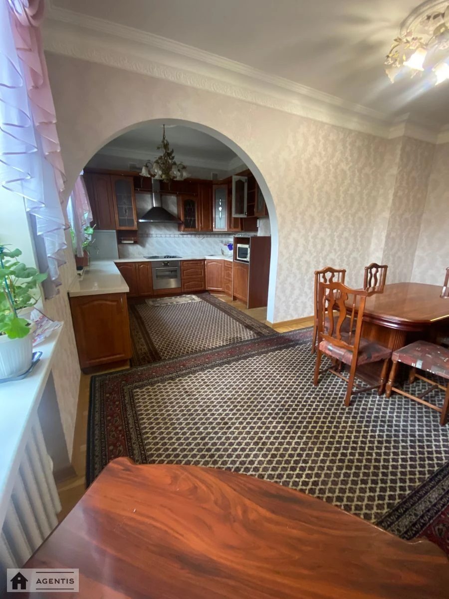 Apartment for rent. 2 rooms, 85 m², 3rd floor/5 floors. 118, Kyrylivska vul. Frunze, Kyiv. 