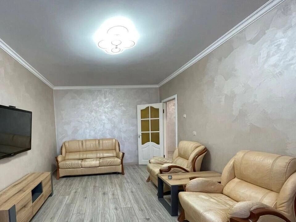 Здам квартиру. 3 rooms, 76 m², 6th floor/15 floors. 14, Срібнокільська 14, Київ. 