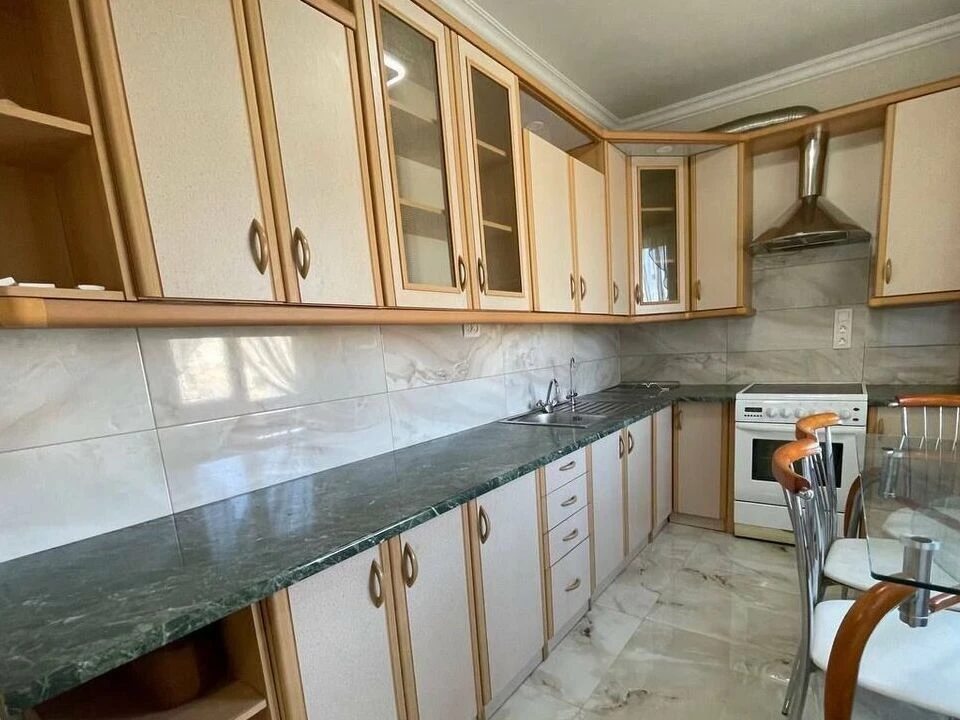 Здам квартиру. 3 rooms, 76 m², 6th floor/15 floors. 14, Срібнокільська 14, Київ. 