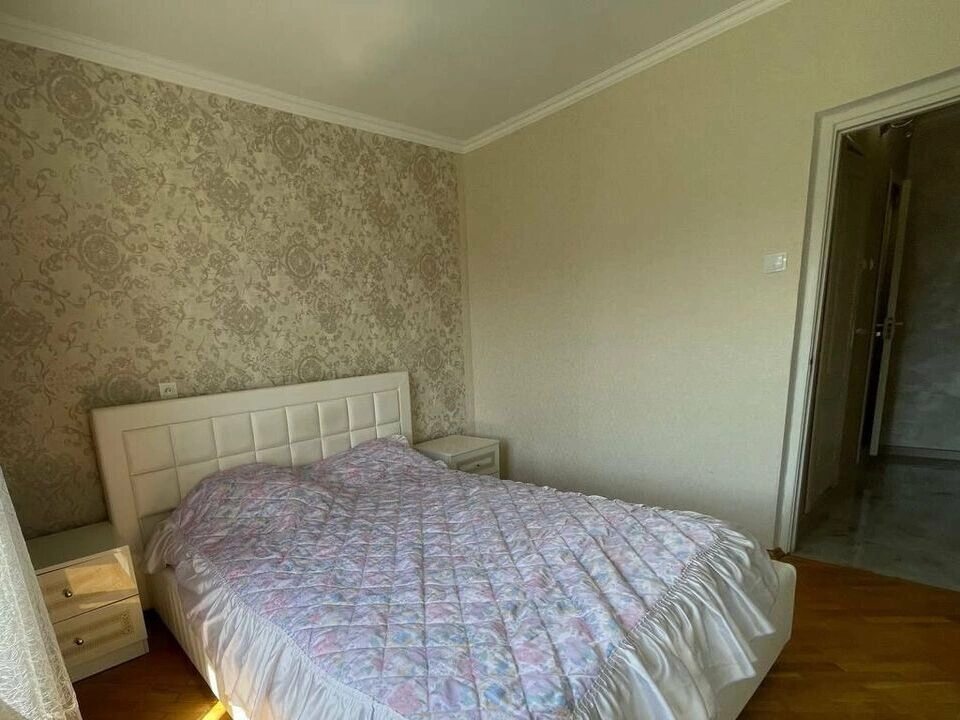 Здам квартиру. 3 rooms, 76 m², 6th floor/15 floors. 14, Срібнокільська 14, Київ. 