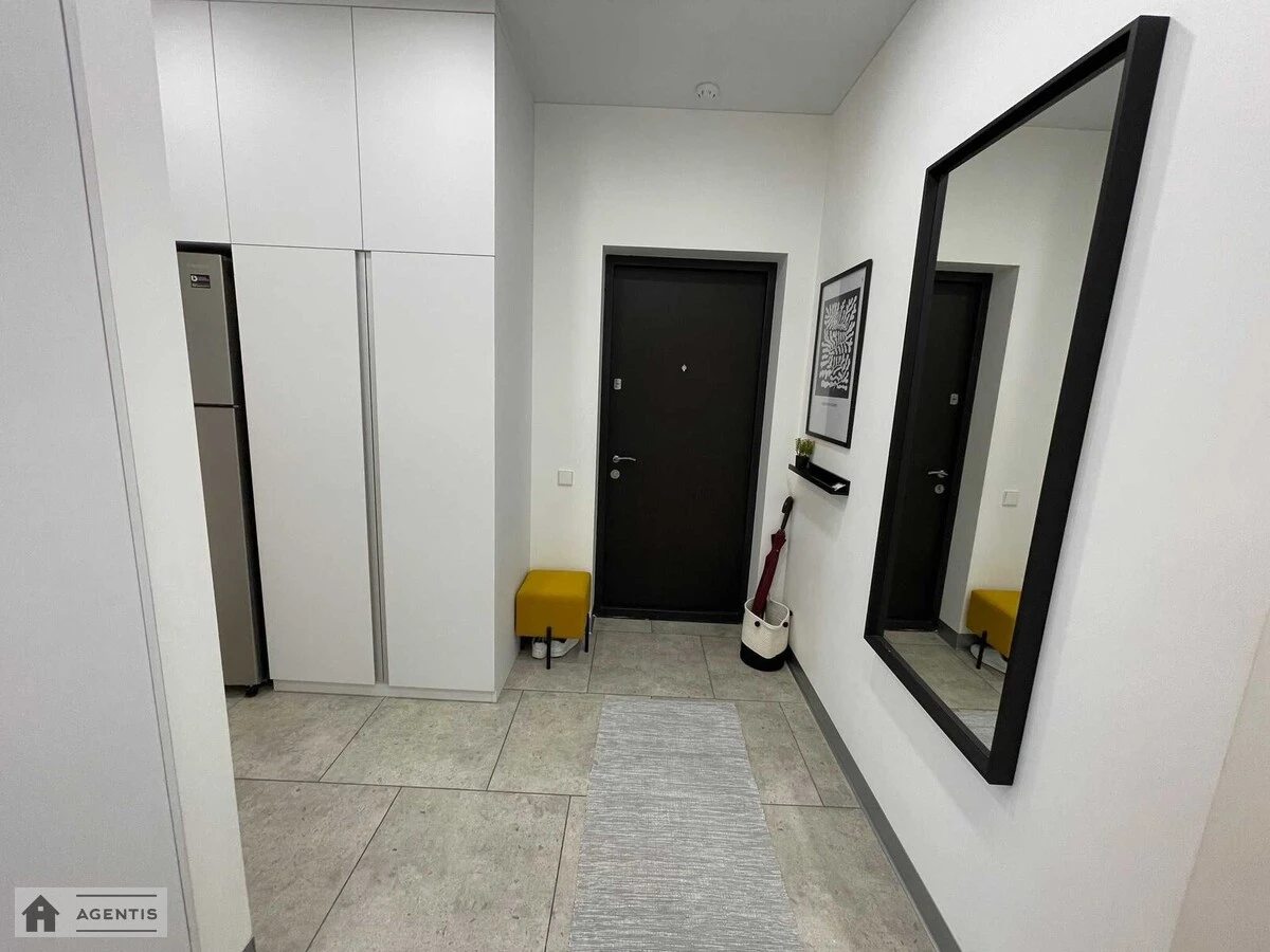 Apartment for rent. 3 rooms, 80 m², 4th floor/9 floors. 57, Predslavynska 57, Kyiv. 