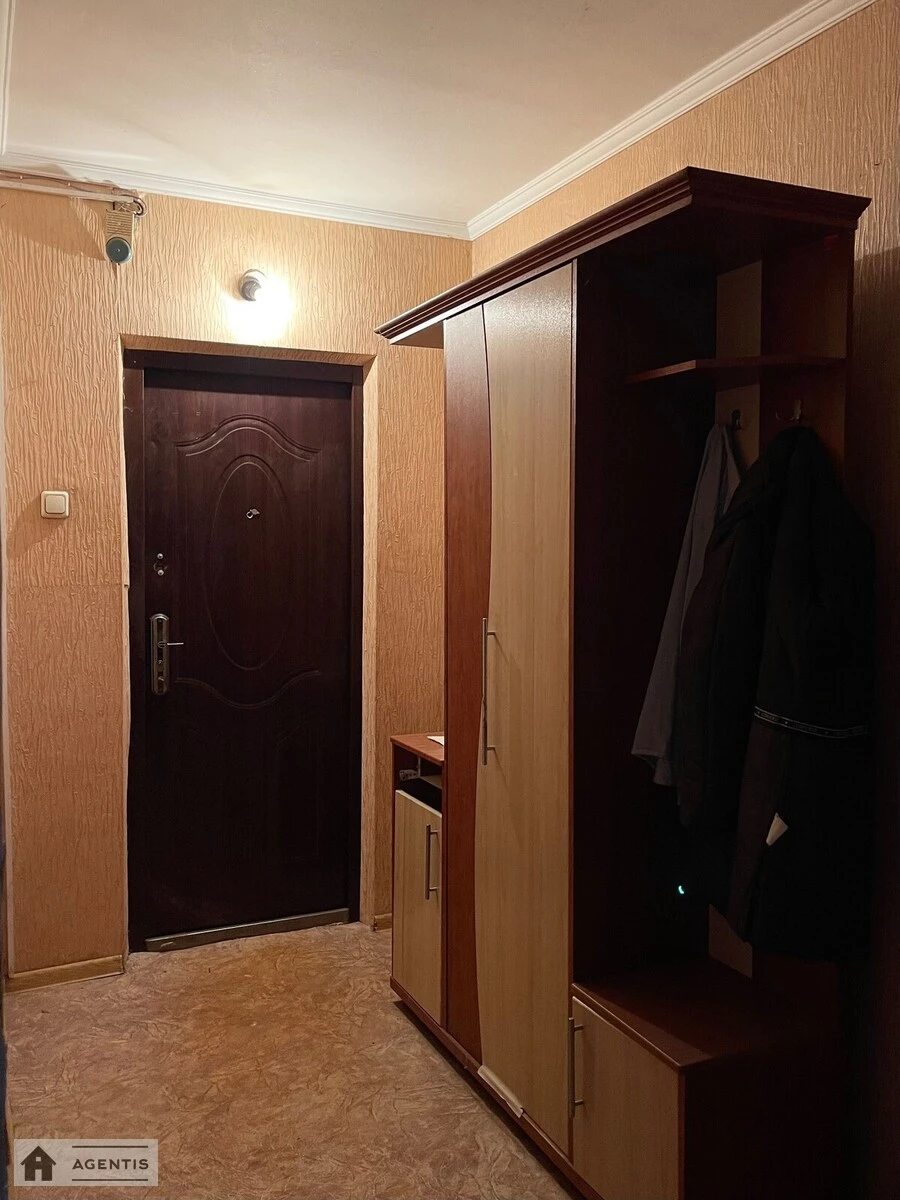 Apartment for rent. 2 rooms, 56 m², 3rd floor/16 floors. 25, Akademika Yefremova vul. Komandarma Uborevycha, Kyiv. 
